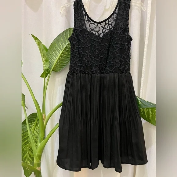 Monteau | Dresses | Monteau Black Short Sleeveless Pleated Lace Mini Dress Size S | Poshmark Monteau | Dresses | Monteau Black Short Sleeveless Pleated Lace Mini Dress Size S | Poshmark